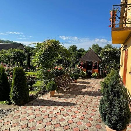 Golubinoye Квітковий Двір المظهر الخارجي الصورة