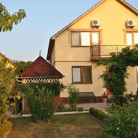 Golubinoye Квітковий Двір المظهر الخارجي الصورة
